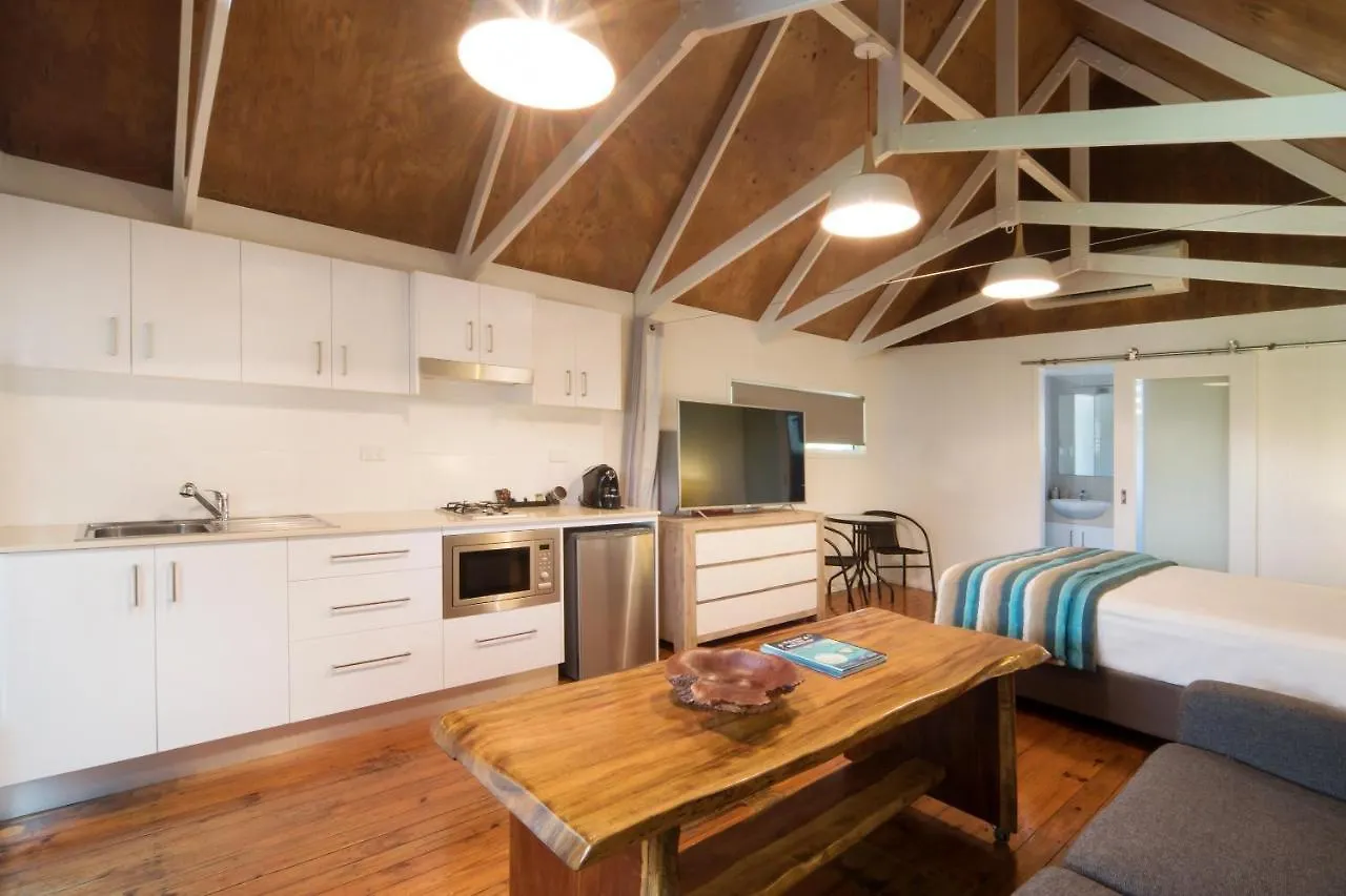 Airlie Beach Magnums - Adults Only Airlie Beach