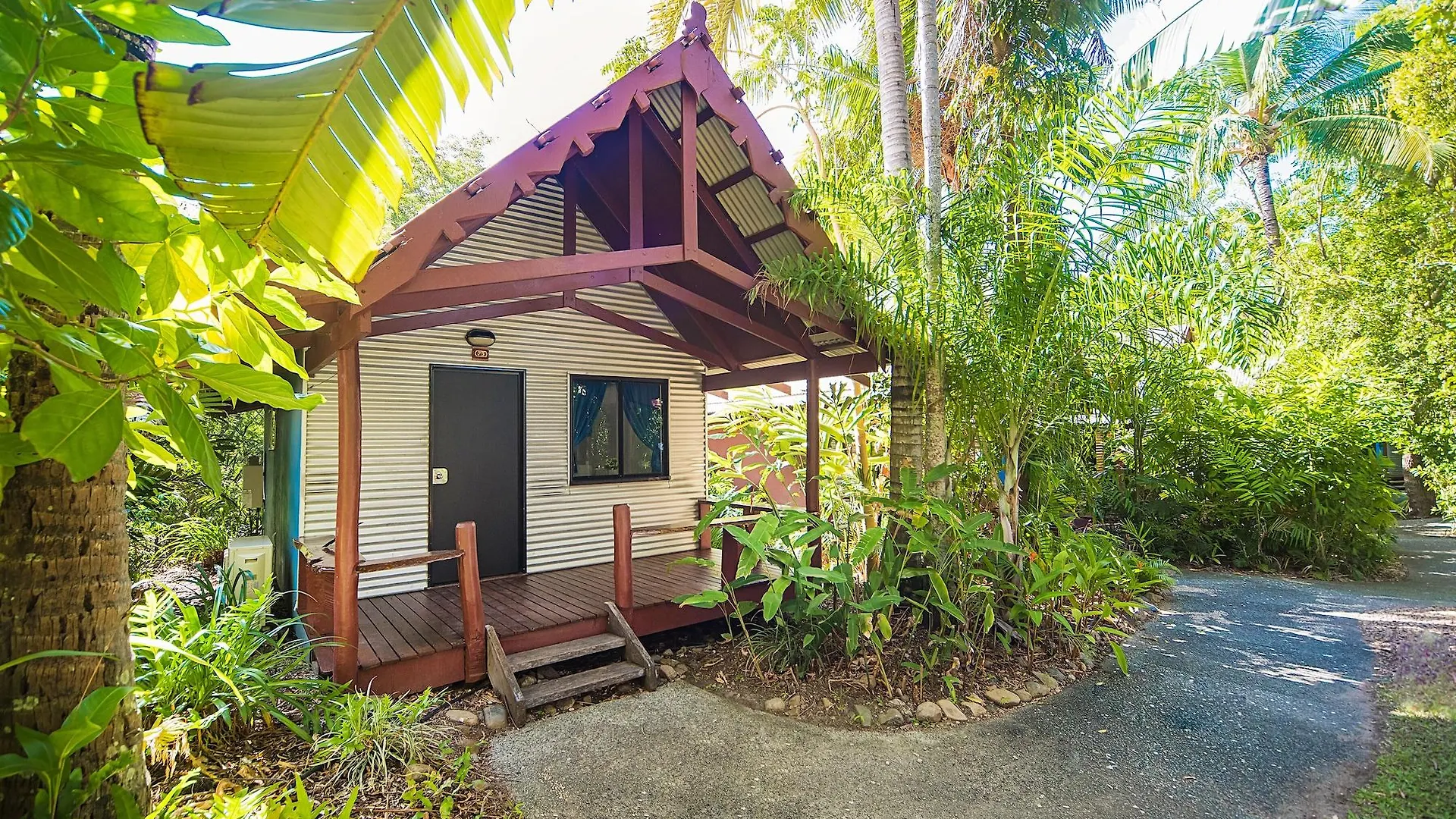 Airlie Beach Magnums - Adults Only Airlie Beach