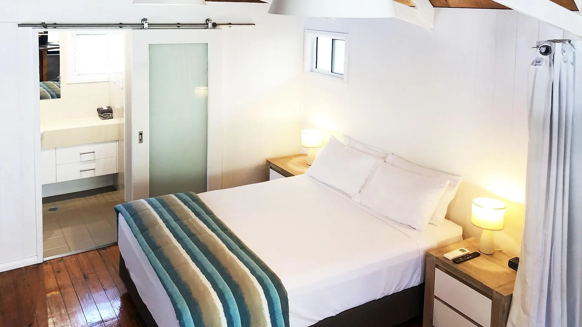 Airlie Beach Magnums - Adults Only