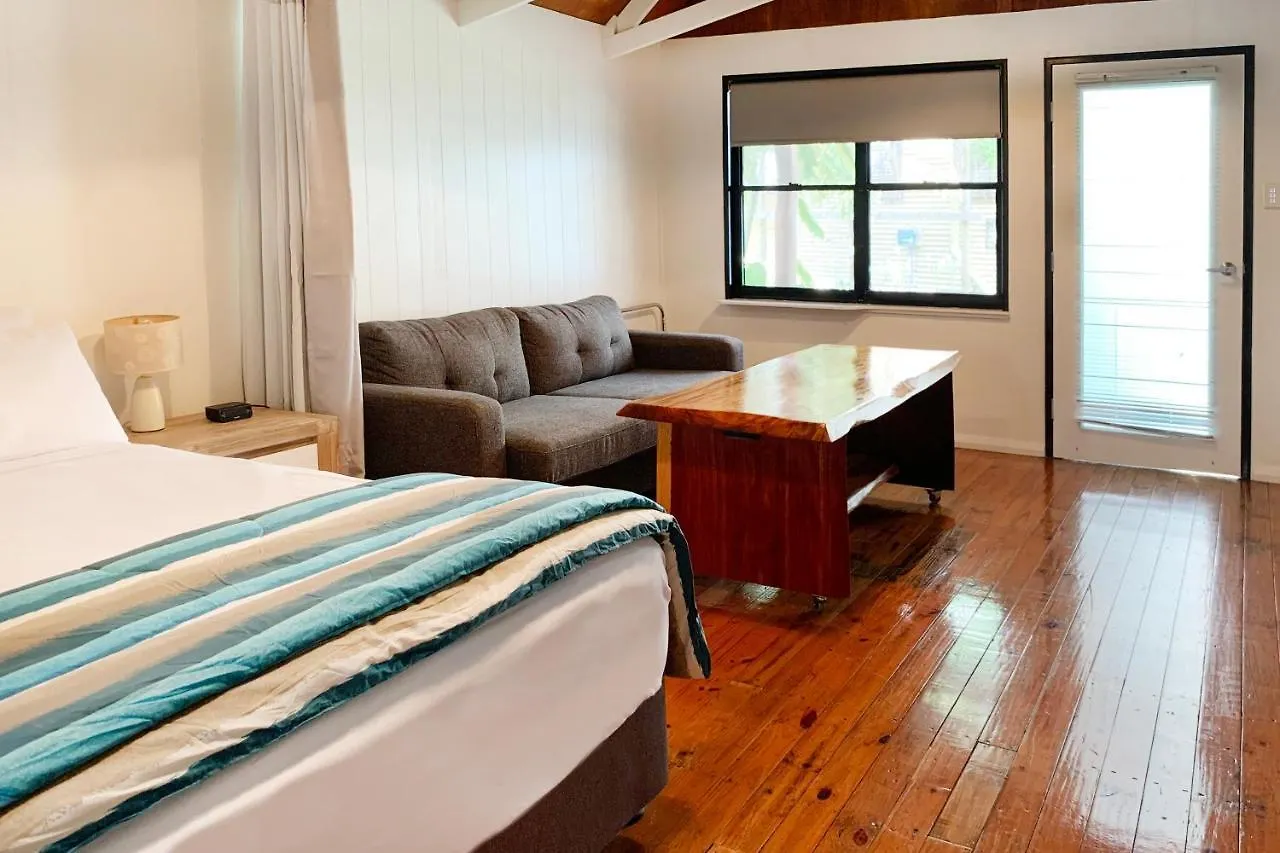 Airlie Beach Magnums - Adults Only Airlie Beach