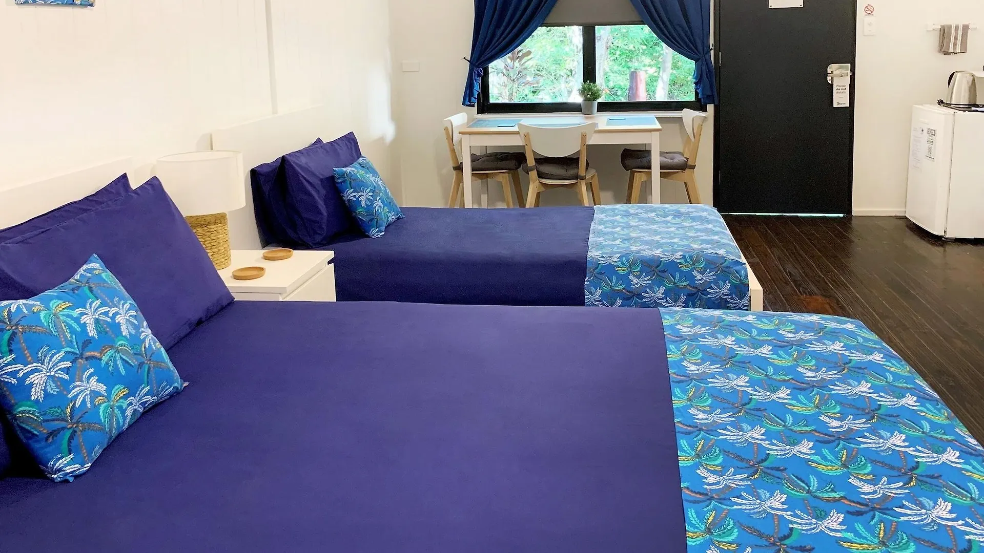 Airlie Beach Magnums - Adults Only Australia